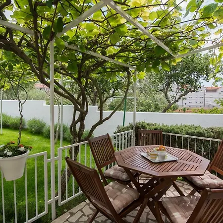 Private House Radolovic شقة