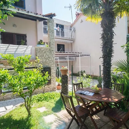 Apartment Private House Radolovic *